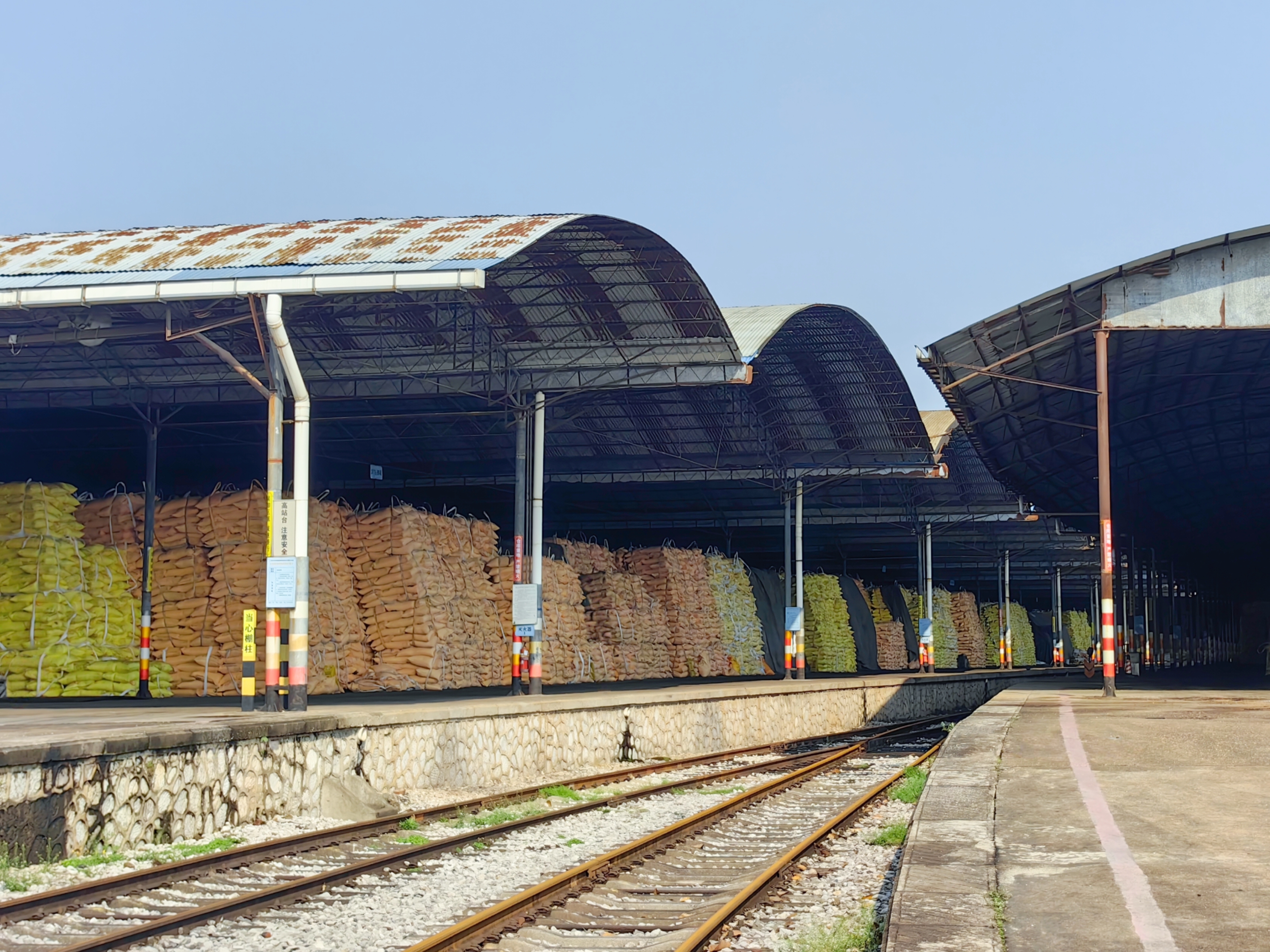 奮戰(zhàn)三季度 | 石化柳州公司：倉(cāng)儲(chǔ)庫(kù)存雙增破局市場(chǎng)，服務(wù)升級(jí)引客共贏(yíng)